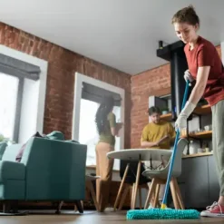 full-shot-people-cleaning-room-together